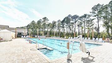 Indoor pool, 2 outdoor pools