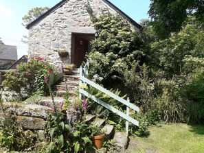 Exterior detail - Stylish B & B studio with parking 3 miles from St Ives (St Ives)