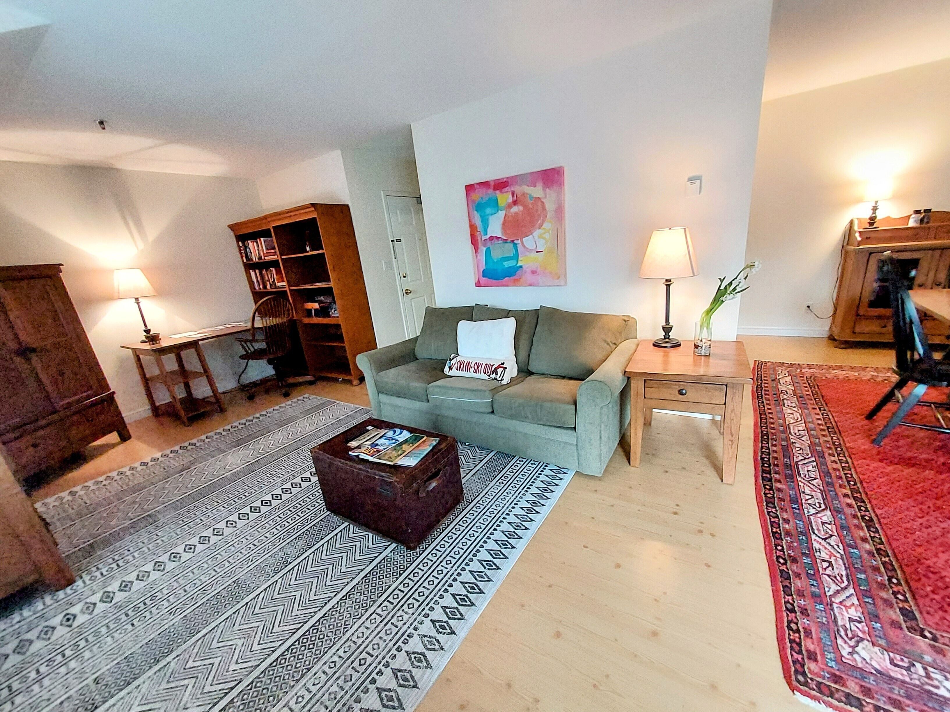 Stowe Village Hideaway▪︎Seasonal Rental▪︎Summr/Ski22-23▪︎Walk Evrywhre+Ski Shutl