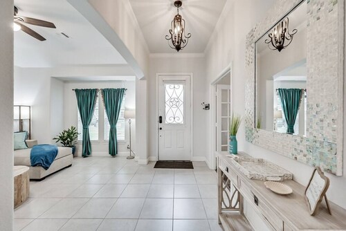 ★Private Modern Pool Home ★ Backyard Vibes + More!