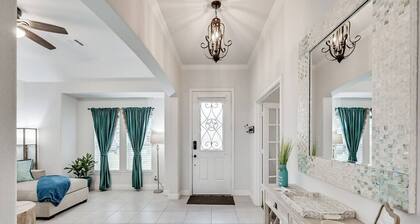 ★Private Modern Pool Home ★ Backyard Vibes + More!