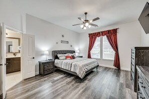 4 bedrooms, desk, iron/ironing board, free WiFi - ★Private Modern Pool Home ★ Backyard Vibes + More! (Burleson)