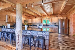 Fridge, microwave, oven, stovetop - Hocking Hills Laikyns Lodge with Indoor pool- Great View! (Logan)