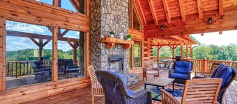 Hocking Hills Laikyns Lodge with Indoor pool- Great View!