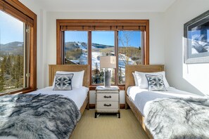 4 makuuhuonetta, silitysrauta/-lauta, ilmainen Wi-Fi, vuodevaatteet