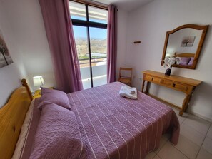 3 chambres, fer et planche à repasser, Wi-Fi gratuit, draps fournis
