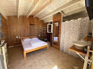 2 Schlafzimmer, Schreibtisch, Bügeleisen/Bügelbrett, Reisekinderbett