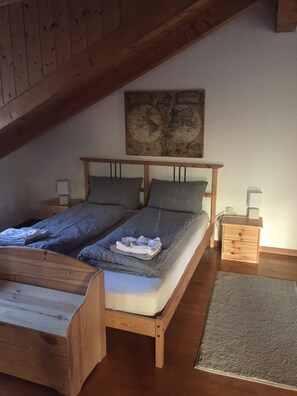 3 bedrooms, iron/ironing board, free WiFi, bed sheets - Giustina Attic apartment (Gargazzone)