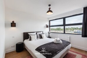 2 soverom, strykejern/-brett, reiseseng for barn og wi-fi