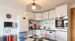 Refrigerador, microondas, horno y lavavajillas 