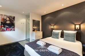 4 bedrooms, iron/ironing board, travel cot, WiFi