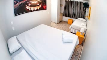 Economy Triple Room | In-room safe, travel crib, free WiFi, bed sheets