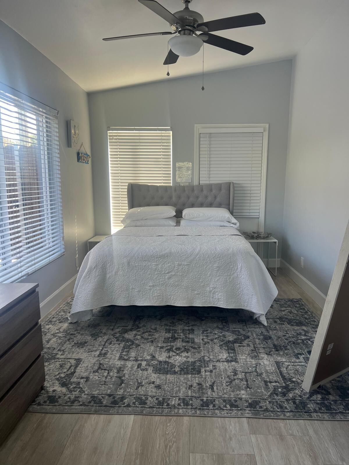 2 室のベッドルーム、アイロン / アイロン台、旅行用ベビーベッド、WiFi (無料)