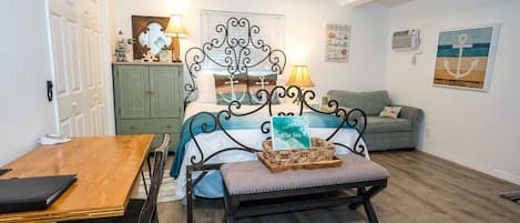 1 bedroom, desk, WiFi, bed sheets