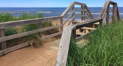 Modern Vacation Home With A/C & Screened In Gazebo Close To National Park Beach