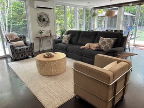 TV, books - Modern Vacation Home With A/C & Screened In Gazebo Close To National Park Beach (Brackley Beach)