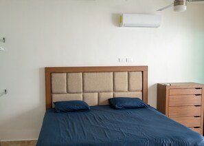 1 slaapkamer, een bureau, een strijkplank/strijkijzer, gratis wifi