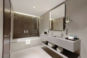 Hair dryer, bathrobes, slippers, heated floors - Courtyard by Marriott World Trade Centre, Dubai (Dubai)