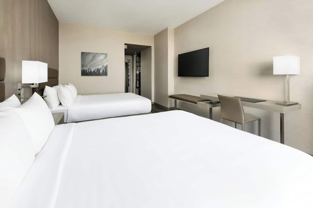 Premium bedding, in-room safe, desk, laptop workspace