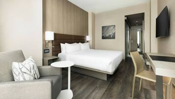 Premium bedding, in-room safe, desk, laptop workspace