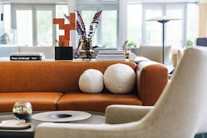 Lobby lounge - AC Hotel by Marriott Bethesda Downtown (Bethesda)
