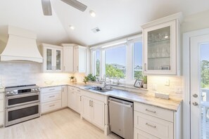 Fridge, microwave, oven, stovetop - D0124 Spectacular Views! Pool, Hot Tub, Remodeled kitchen, Sound beach, (Duck)