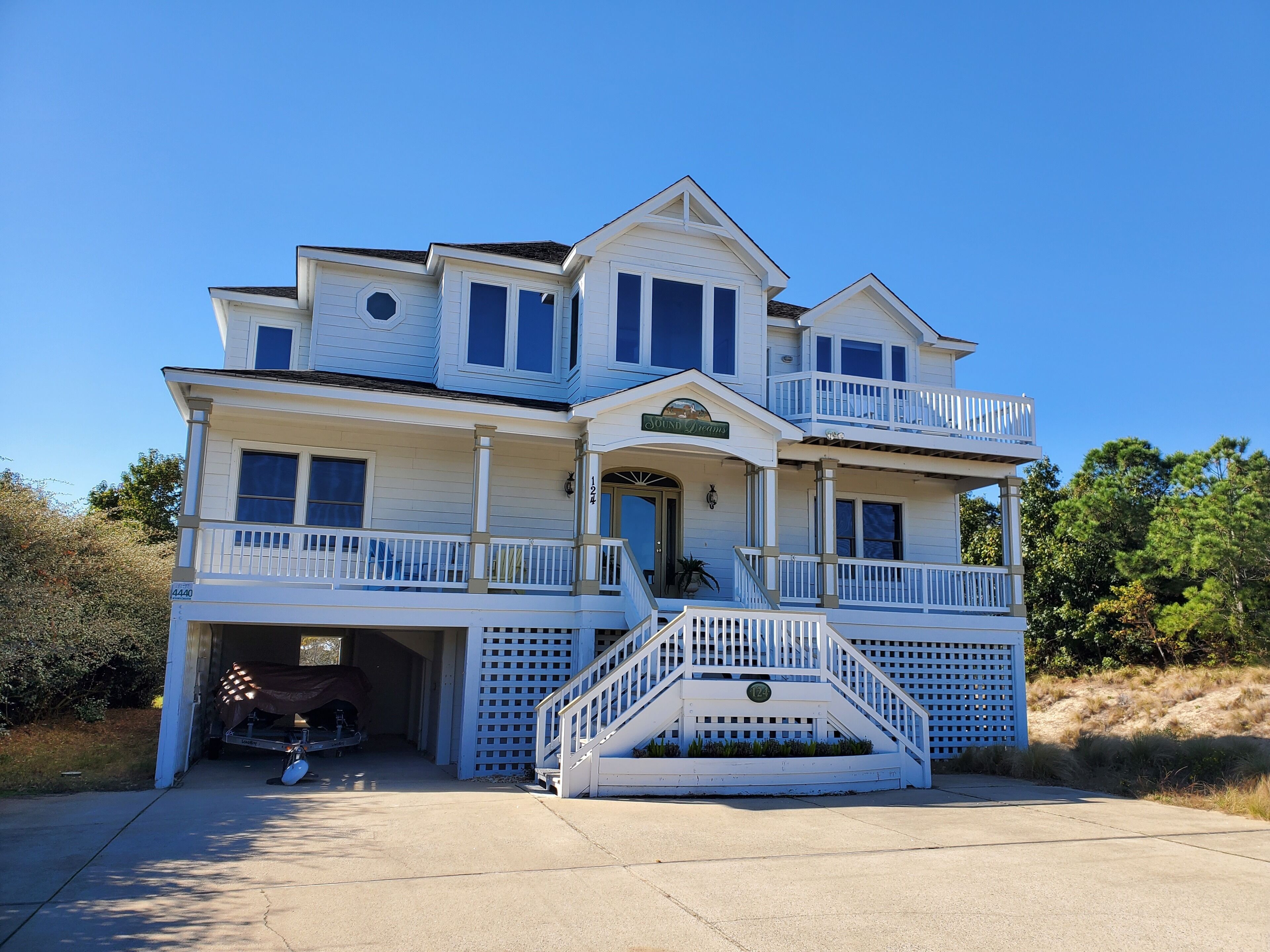 D0124 Spectacular! Pool, Hot Tub, Decks, Private Sound beach, Sunsets