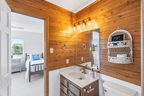 Combined shower/bathtub