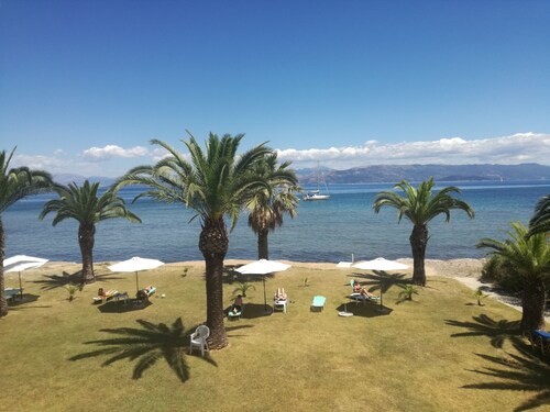 Apartment with excellent sea view beside the beach