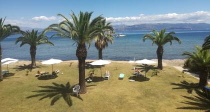 Apartment with excellent sea view beside the beach