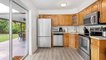 Frigorífic, microones, forn i placa de cuina