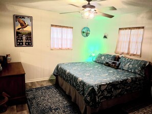 3 bedrooms, desk, free WiFi, bed sheets