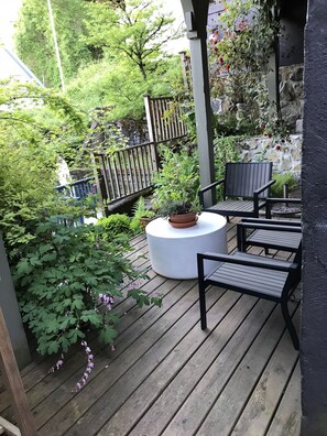 Terrace/patio - Beautiful Downtown Studio Perfect to Disconnect (Portland)