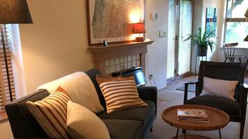 Smart TV, fireplace, stereo