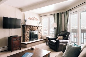 TV, fireplace