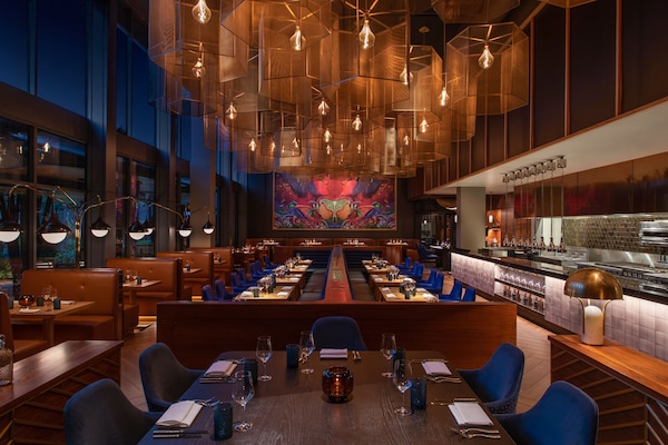 3 restaurants; breakfast, dinner, and brunch served