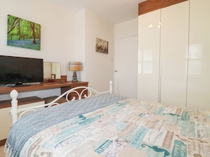 2 bedrooms, individually decorated, individually furnished, free WiFi