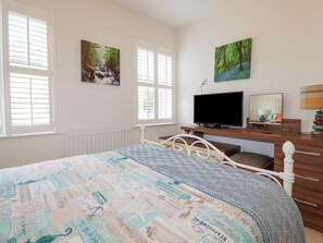 2 makuuhuonetta, yksilöllisesti sisustettu, yksilöllisesti kalustettu