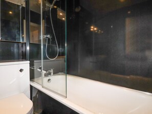 Mökki | Kylpyhuone | Suihku