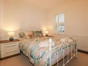 Cottage | 2 bedrooms, individually decorated, individually furnished, free WiFi - 1 Old Talbot Cottages (Lostwithiel)