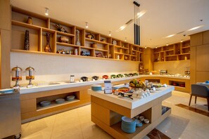 Bữa sáng buffet hàng ngày với phụ phí nhỏ 