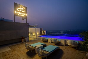 Outdoor pool, sun loungers