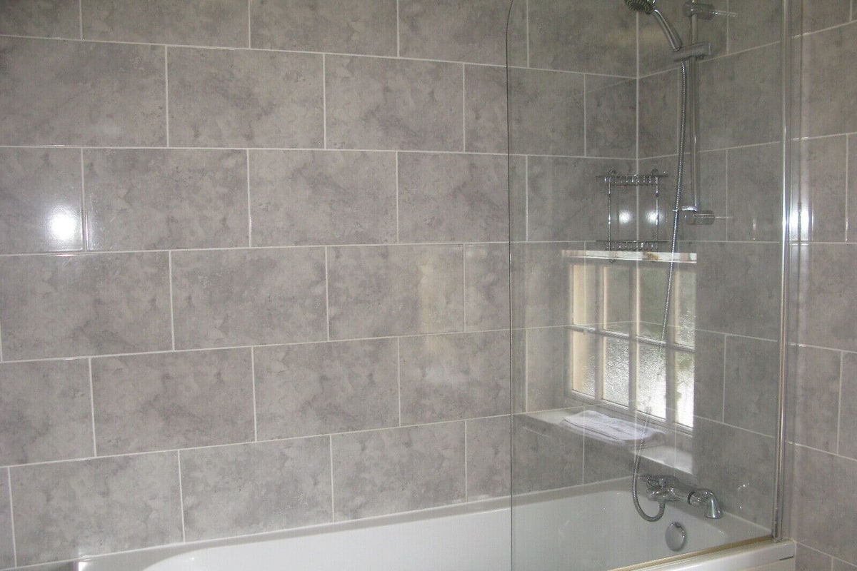 Doppia Comfort, bagno in camera, vista cortile | Bagno
