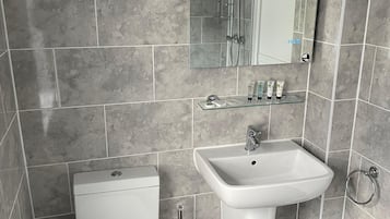Classic Twin Room, Ensuite, City View | Bathroom