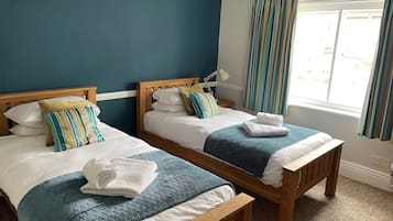 Classic Twin Room, Ensuite, City View