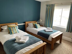 Classic Twin Room, Ensuite, City View