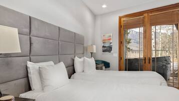 4 bedrooms, iron/ironing board, free WiFi, bed sheets