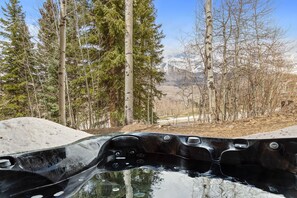 Outdoor spa tub - MEADOWS RUN MODERN- Effortless ski access, hot tub, and San Sophia views (Mountain Village)