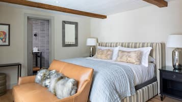 Ropa de cama de alta calidad, cubrecamas y minibar