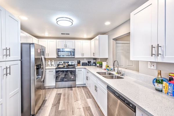 Køleskab, mikrobølgeovn, ovn, kogeplade